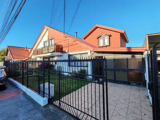 vende Casa Amplia 4D 2B 2E Hualpen (149163)