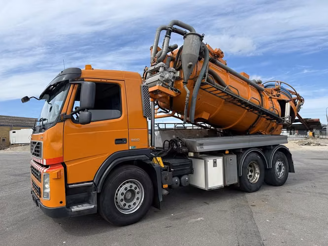 Camión Limpia Fosas Hidrojet Volvo Fm300 6x2 10m3