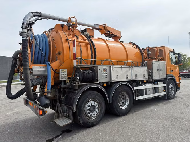 Camión Limpia Fosas Hidrojet Volvo Fm300 6x2 10m3