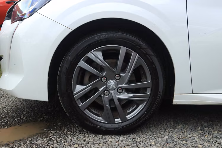 PEUGEOT 208 AÑO 2021 MT FULL EQUIPO AC DIESEL 22KM X LT APROVECHA