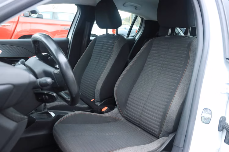 PEUGEOT 208 AÑO 2021 MT FULL EQUIPO AC DIESEL 22KM X LT APROVECHA