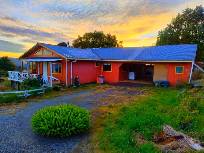 TE GUSTARIA SER PARTE DE ESTE HERMOSO PAISAJE... PARCELA CON LINDA CASAEN VENTA DALCAHUE, CHILOE - Imagen 3