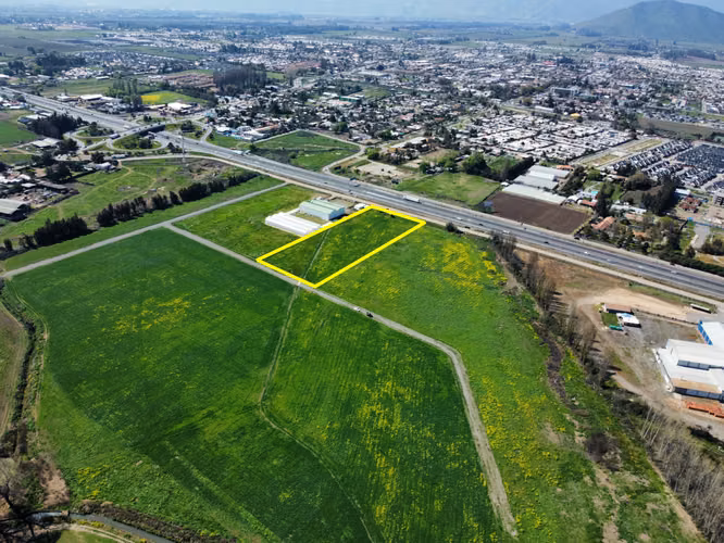 TERRENO de 11.000 m2 Aprox, en sector Agroindustrial, Alta Plusvalía, Privilegiada ubicación.