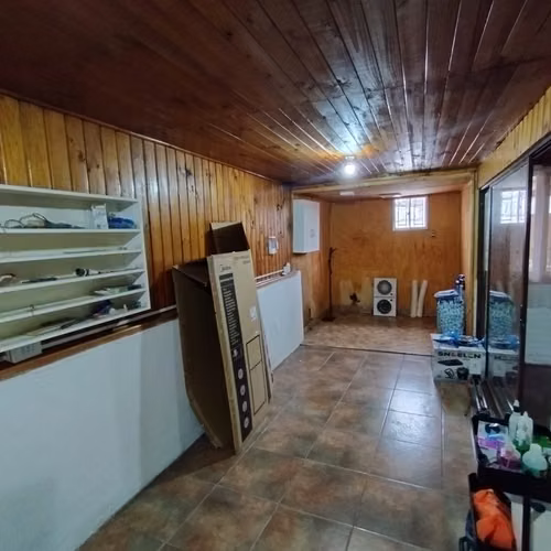 ¡Espaciosa Casa en Peñaflor con 2 Baños y Patio!