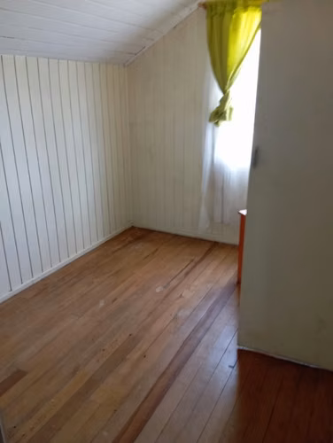 Casa con galpón, garaje y cinco sitios