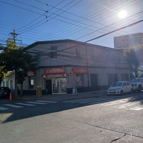 ARRIENDO OFICINA 5 PRIVADOS BAÑO PASOS CENTROS DE SALUD