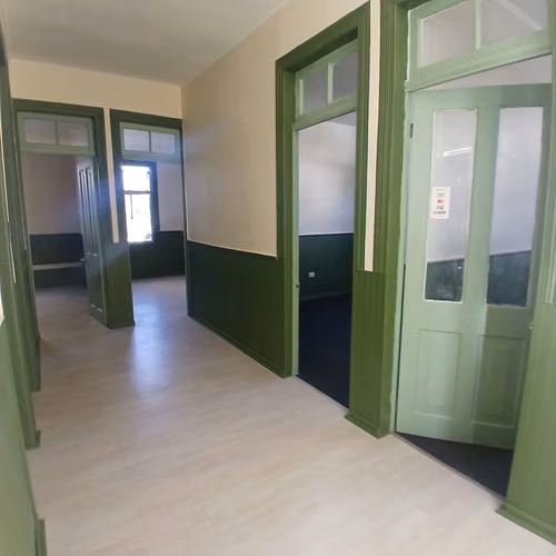 ARRIENDO OFICINA 5 PRIVADOS BAÑO PASOS CENTROS DE SALUD - Imagen 7