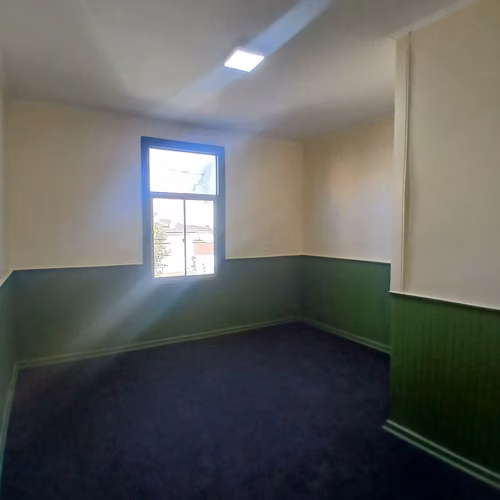 ARRIENDO OFICINA 5 PRIVADOS BAÑO PASOS CENTROS DE SALUD - Imagen 8