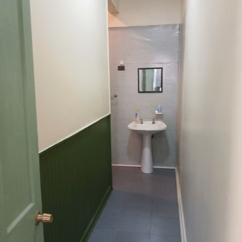 ARRIENDO OFICINA 5 PRIVADOS BAÑO PASOS CENTROS DE SALUD - Imagen 12