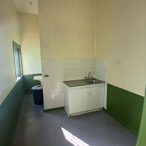 ARRIENDO OFICINA 5 PRIVADOS BAÑO PASOS CENTROS DE SALUD - Imagen 5