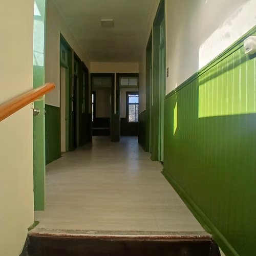 ARRIENDO OFICINA 5 PRIVADOS BAÑO PASOS CENTROS DE SALUD - Imagen 4