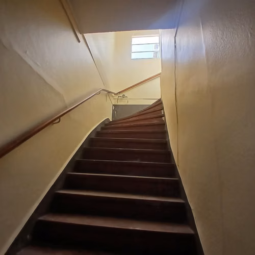 ARRIENDO OFICINA 5 PRIVADOS BAÑO PASOS CENTROS DE SALUD - Imagen 2