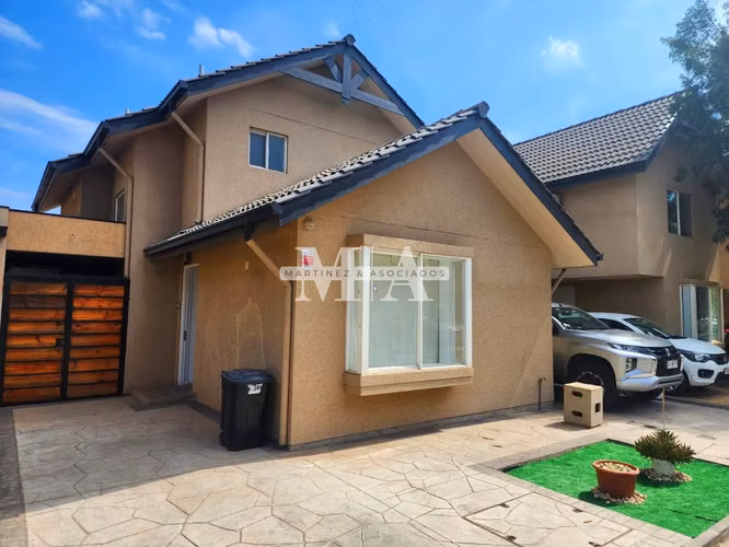  EXCLUSIVA CASA REMODELADA EN VENTA – CONDOMINIO LAGUNA NORTE, LAMPA