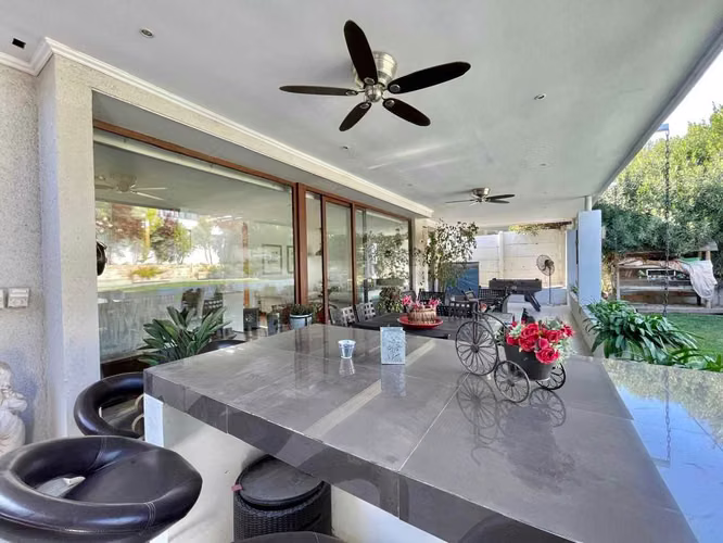 Mediterránea 4 Dormt. (2 Suites) + Servicios/ (149006)