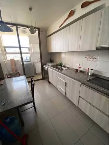 Comparto departamento sector avenida Brasil con vista al mar