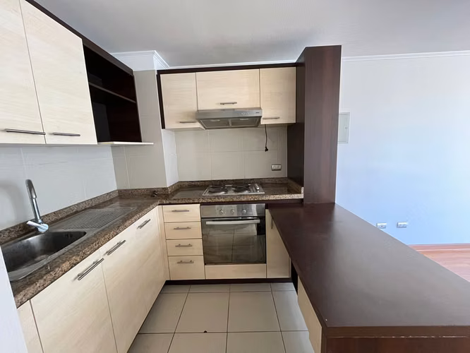 Departamento 2 dormitorios en arriendo, Av. Colón, Valparaíso.