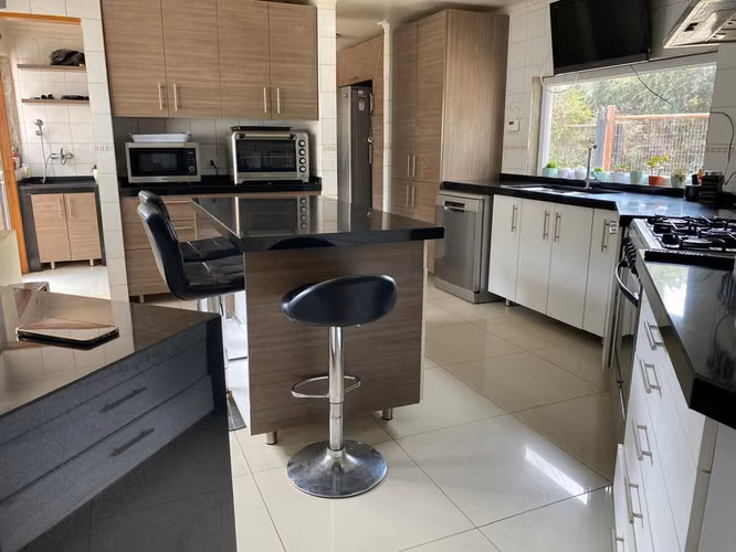 Amplia casa 5D,4B, piscina, 8 estacionam (149904)