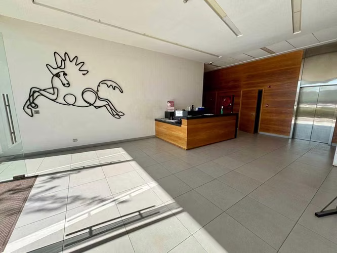 Amplia Oficina Con 2 Privados Y Recepción + E (149909)