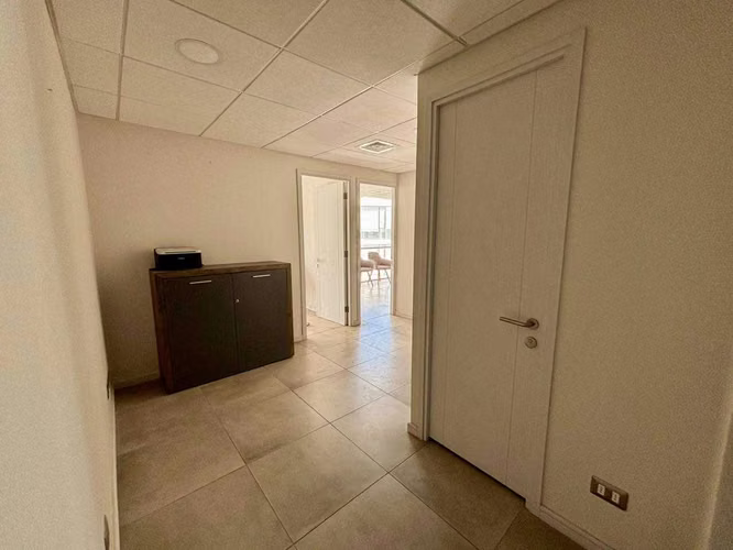 Amplia Oficina Con 2 Privados Y Recepción + E (149909)
