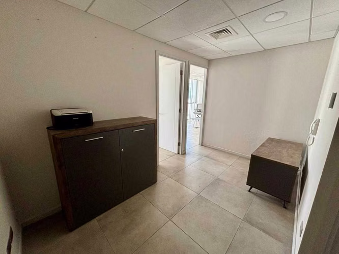 Amplia Oficina Con 2 Privados Y Recepción + E (149909)