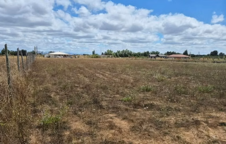 SE VENDE PARCELA EN SAN CLEMENTE CON LUZ Y AGUA,