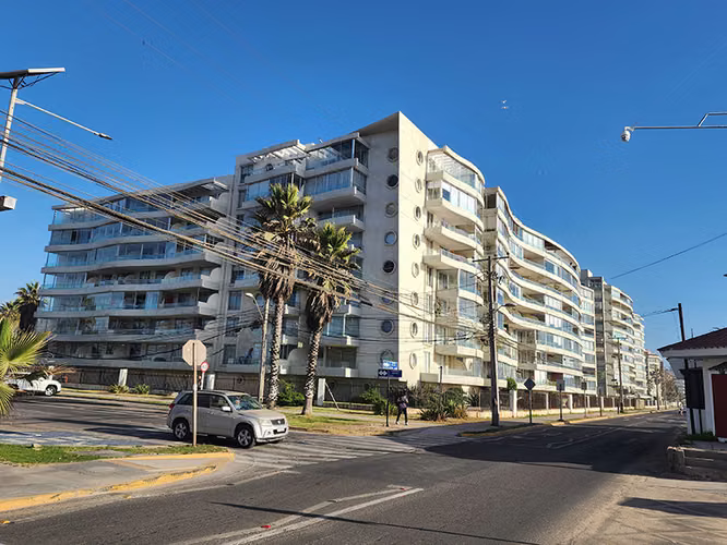 Arriendo departamento de marzo a diciembre en avenida del Mar en La Serena