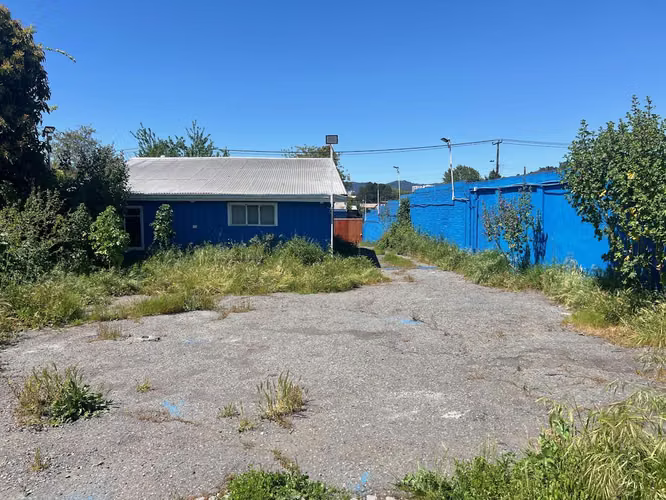 Vendo casa con bodega y amplio terreno 800 mts.2