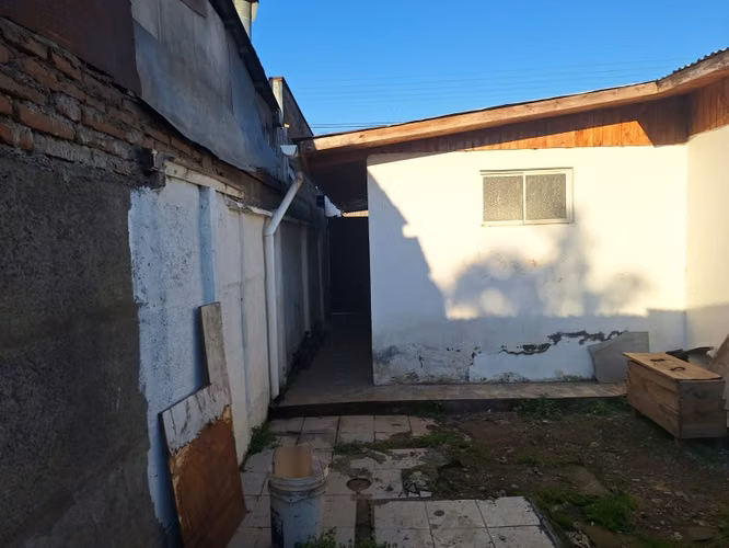 Casa de un piso, en Calle Chacabuco, a pasos de Rengo