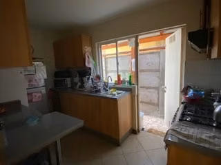 Casa de Dos Pisos, en Villa  Valle Alborada