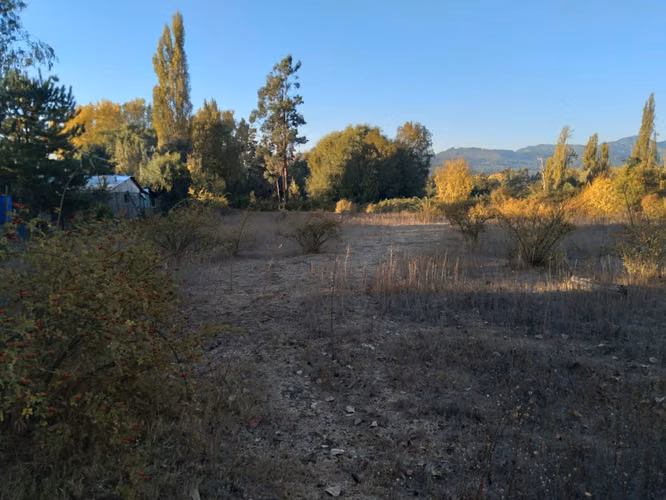Parcela con casa, en Pueblo de Rari