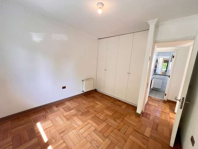 VENTA AMPLIA CASA  EN LAS TRNITARIAS LAS CONDES - Imagen 24