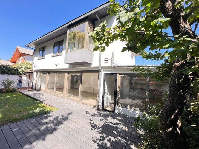 VENTA AMPLIA CASA  EN LAS TRNITARIAS LAS CONDES - Imagen 25