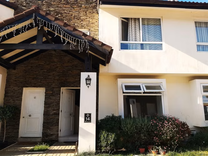 CASA EN CONDOMINIO  EN EXCLUSIVO SECTOR PARADERO 12