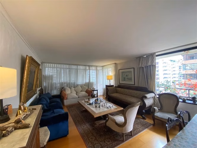 Departamento en venta de 4 dorm. en Las Condes
