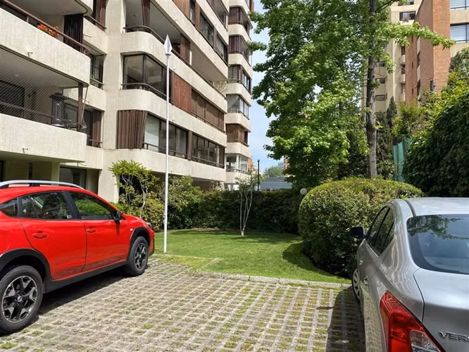 Departamento en venta de 4 dorm. en Las Condes