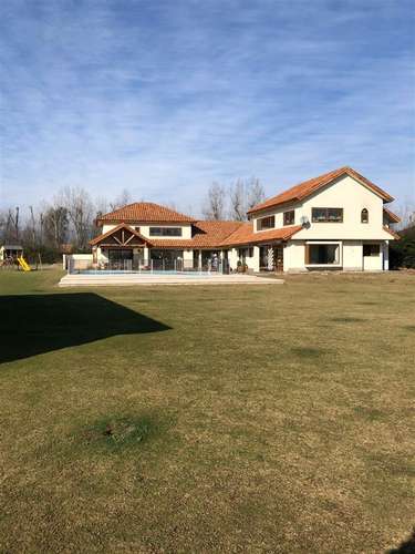 Casa en venta de 6 dorm. en Talagante