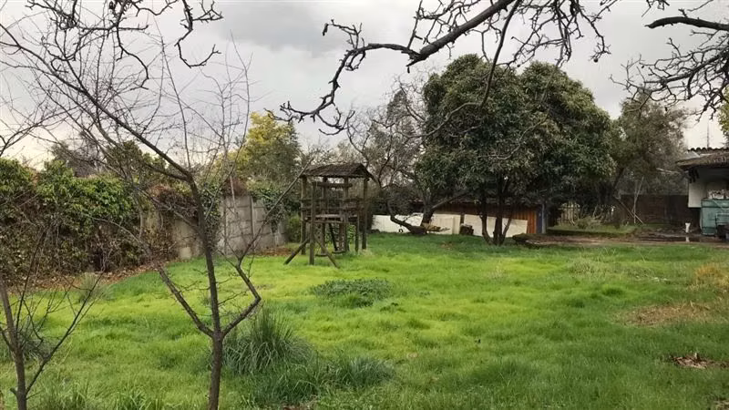 Hermoso Sitio en venta en La Reina