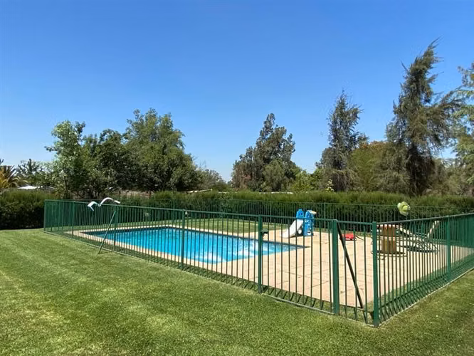 Casa en venta de 5 dorm. en Chicureo - Los Ingleses