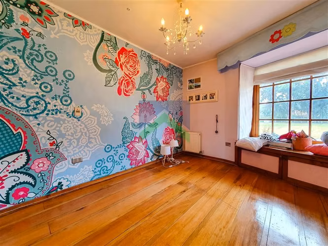 Gran Casa Familiar de 6 Dormitorios con Piscina en Melipilla