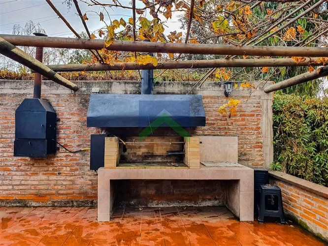 Gran Casa Familiar de 6 Dormitorios con Piscina en Melipilla