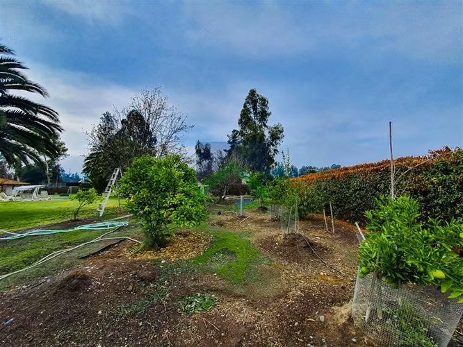 Gran Casa Familiar de 6 Dormitorios con Piscina en Melipilla