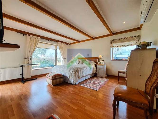Gran Casa Familiar de 6 Dormitorios con Piscina en Melipilla
