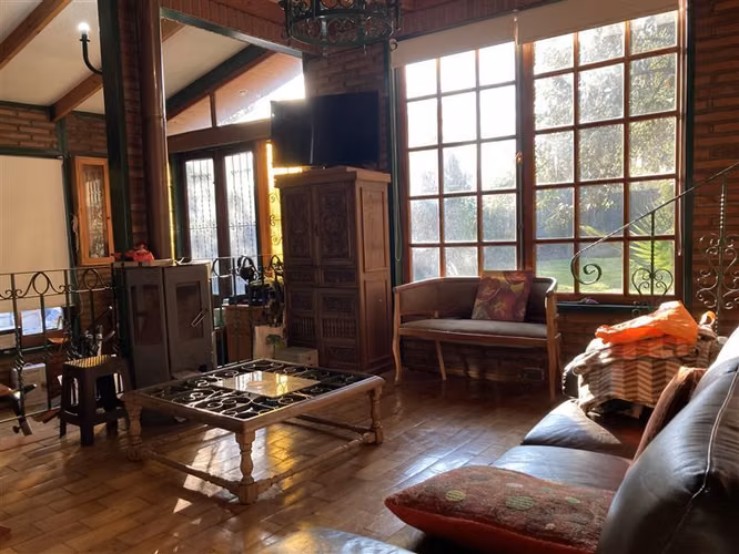 Casa en venta de 6 dorm. en La Florida