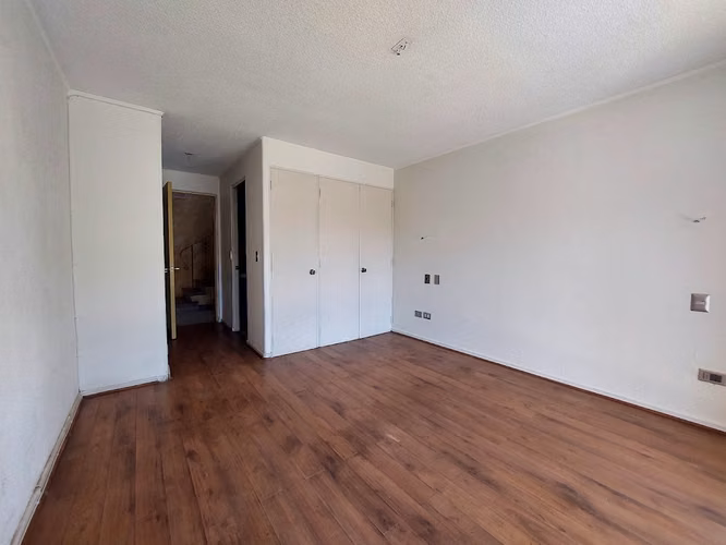 Excelente Casa en Los Alerces - Imagen 8