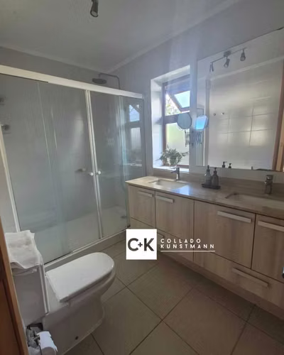 Amplia Casa con Jardín y Piscina (150512)