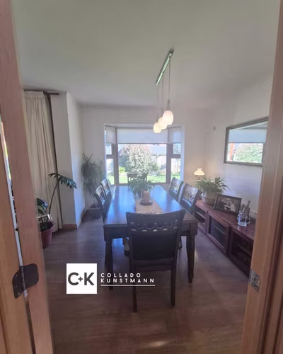 Amplia Casa con Jardín y Piscina (150512)