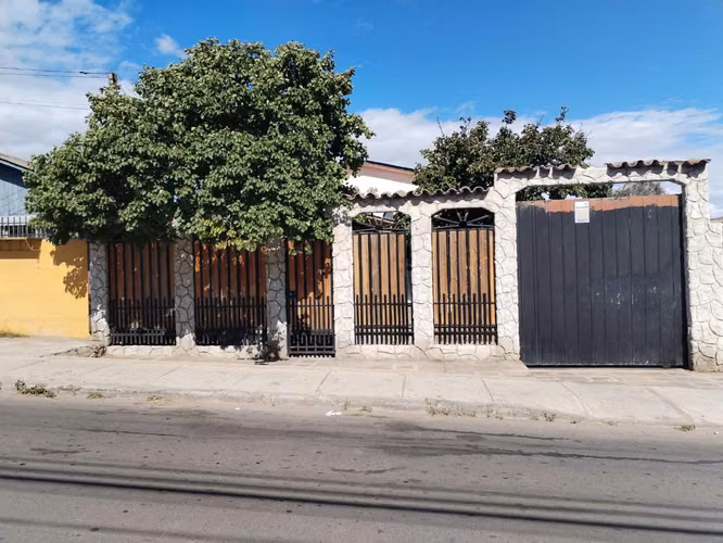 Gran Propiedad en Calle Uruguay | Ideal para Vivir o Invertir - Imagen 2
