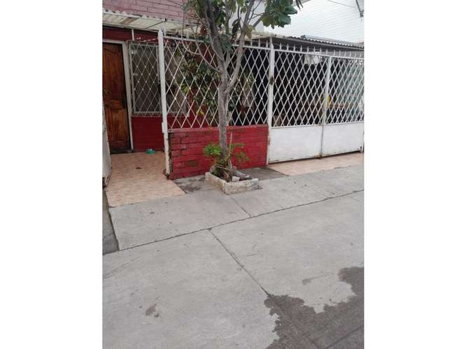 VENTA AMPLIA CASA DOS PISOS ,LA GRANJA ,SANTIAGO - Imagen 4