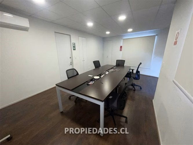 Oficina en arriendo en Providencia / Metro Tobalaba