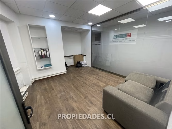 Oficina en arriendo en Providencia / Metro Tobalaba
